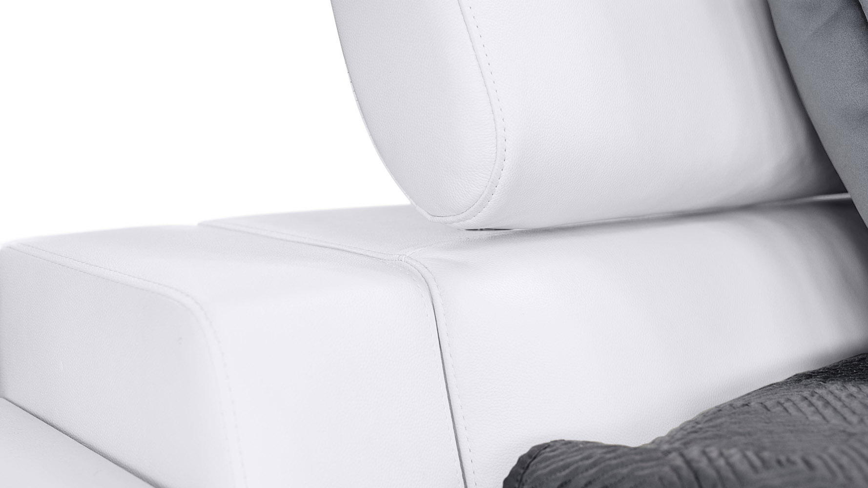 Hera White Leather Platform Bed Zuri Furniture